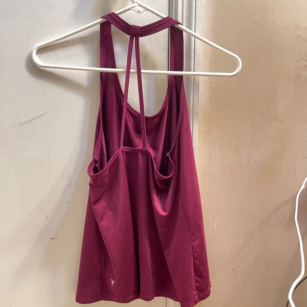 BURGENDY WORKOUT TOP - Picture 3 of 4